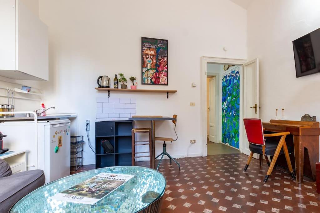 Bohemian Art Apartment. One Bedroom One Sofa Milano