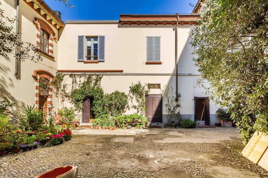 Bohemian Art Apartment. One Bedroom One Sofa Appartamento *